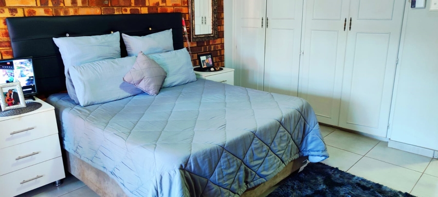 2 Bedroom Property for Sale in Greenhills Gauteng