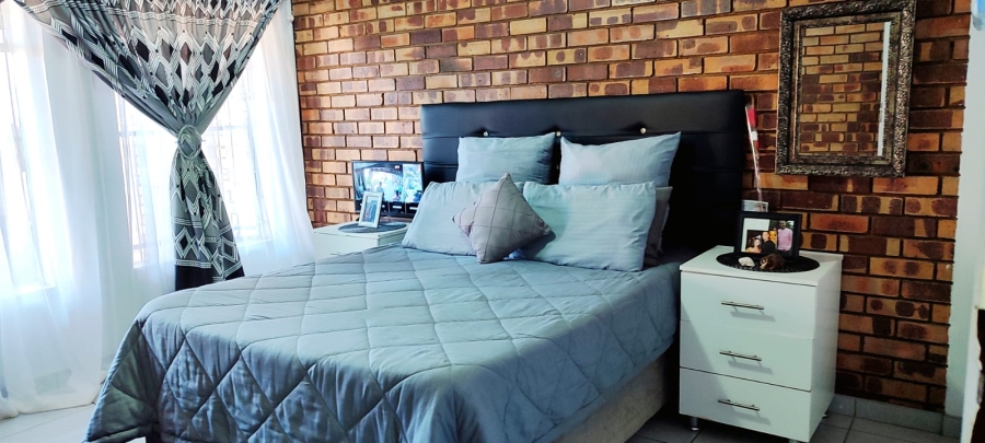 2 Bedroom Property for Sale in Greenhills Gauteng