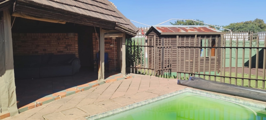 2 Bedroom Property for Sale in Greenhills Gauteng