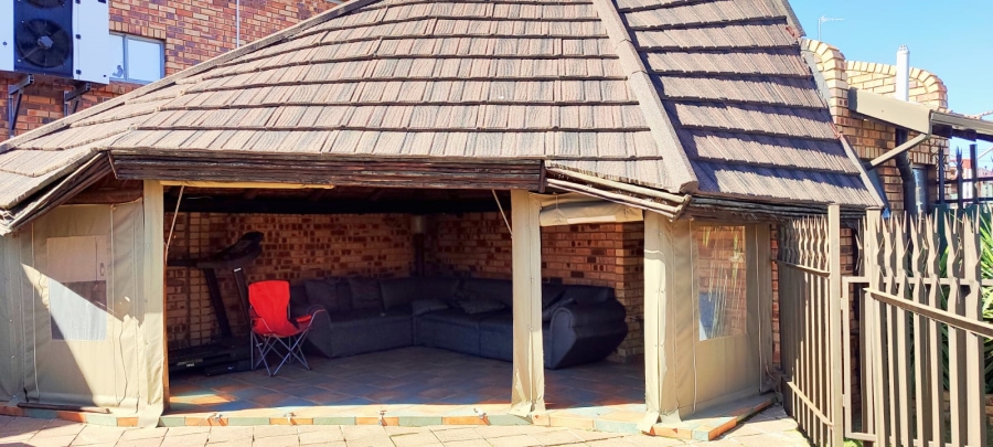 2 Bedroom Property for Sale in Greenhills Gauteng