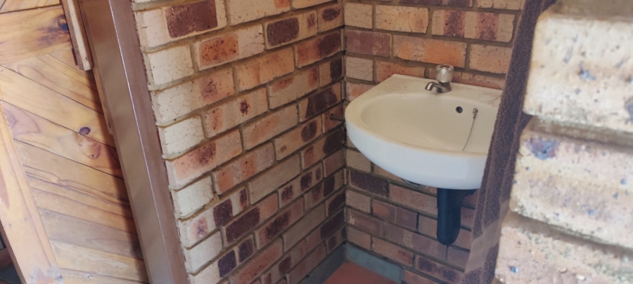 2 Bedroom Property for Sale in Greenhills Gauteng