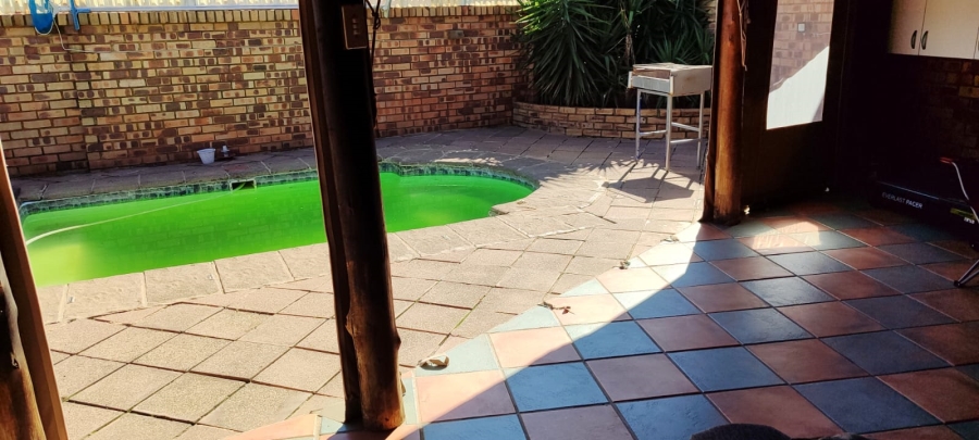 2 Bedroom Property for Sale in Greenhills Gauteng