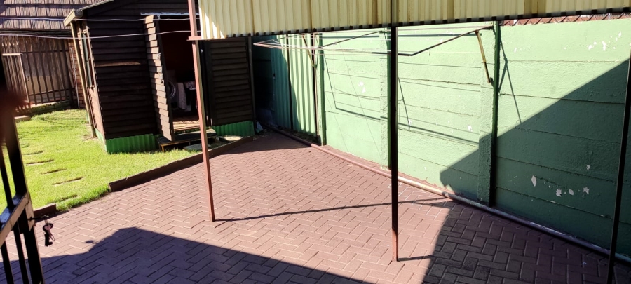 2 Bedroom Property for Sale in Greenhills Gauteng