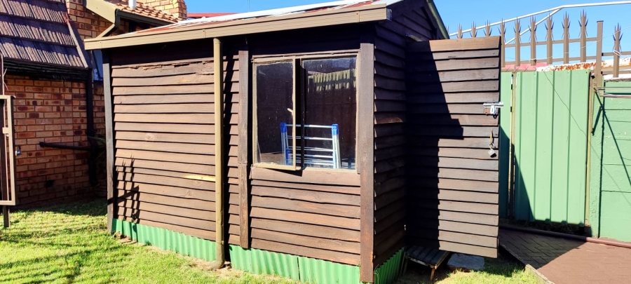 2 Bedroom Property for Sale in Greenhills Gauteng