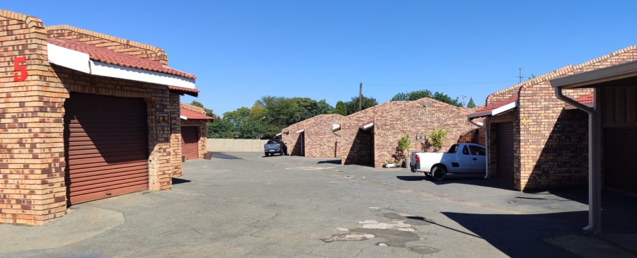 2 Bedroom Property for Sale in Greenhills Gauteng