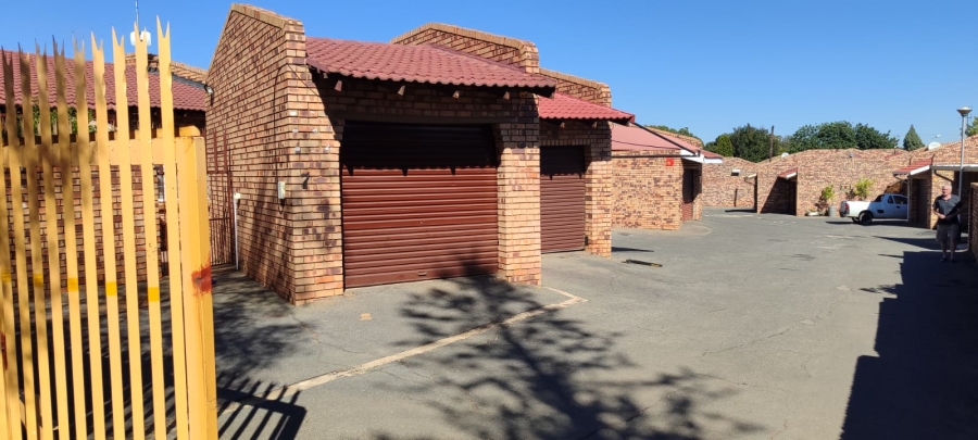 2 Bedroom Property for Sale in Greenhills Gauteng