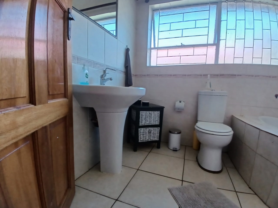 3 Bedroom Property for Sale in Helikonpark Gauteng