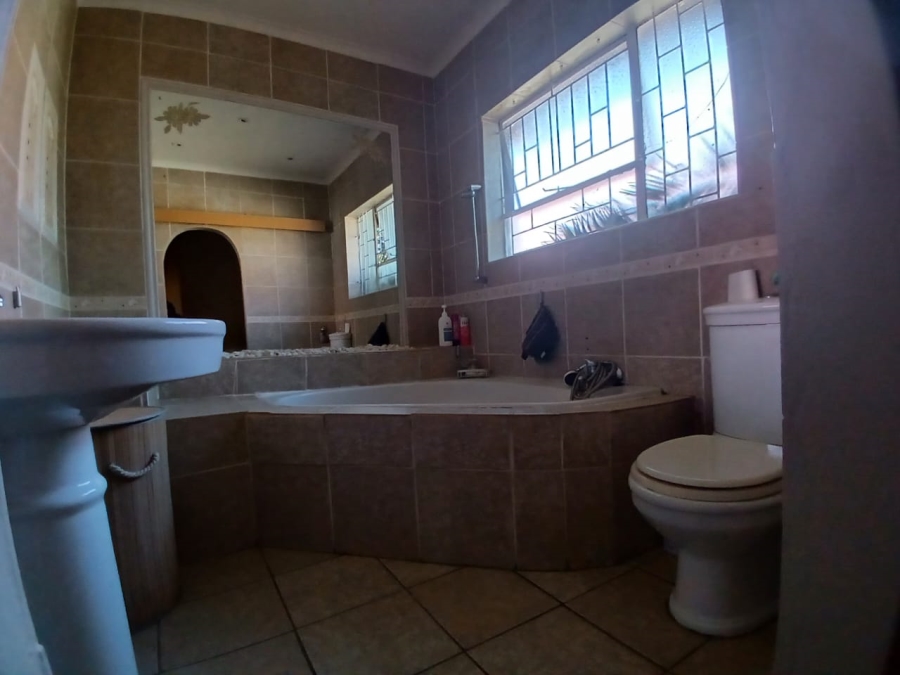 3 Bedroom Property for Sale in Helikonpark Gauteng