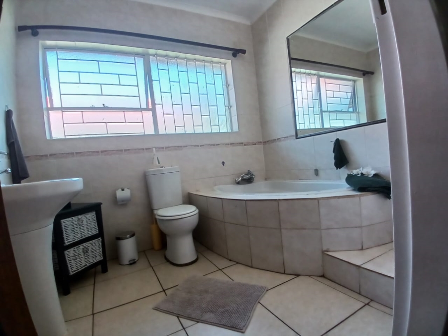 3 Bedroom Property for Sale in Helikonpark Gauteng