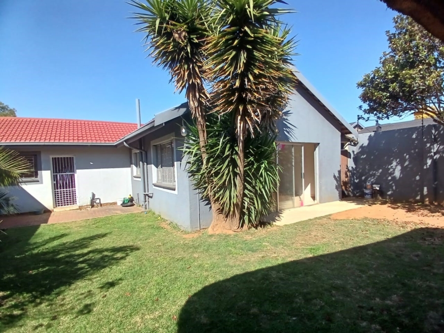 3 Bedroom Property for Sale in Helikonpark Gauteng