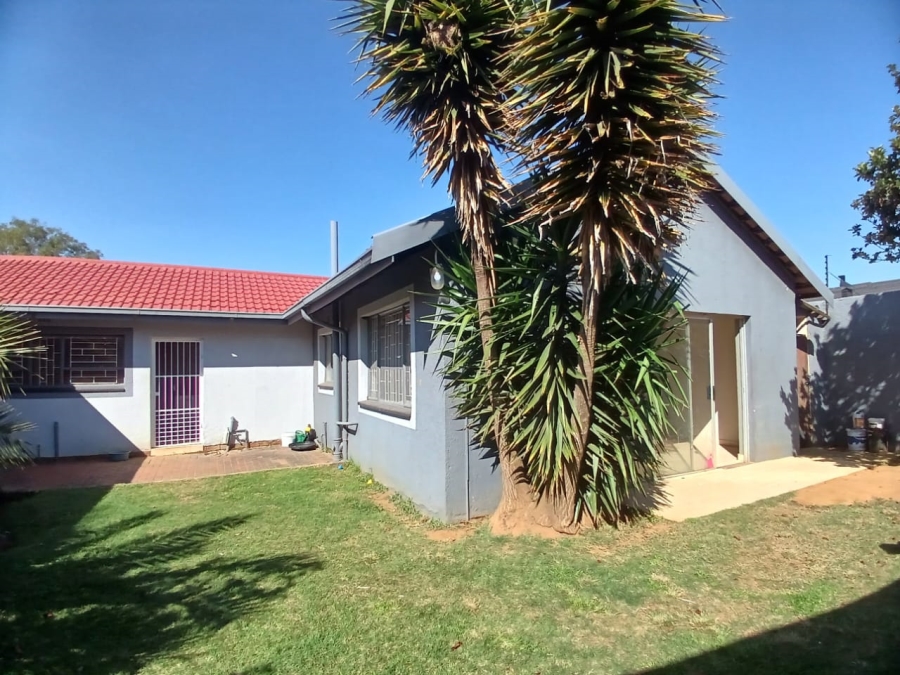 3 Bedroom Property for Sale in Helikonpark Gauteng