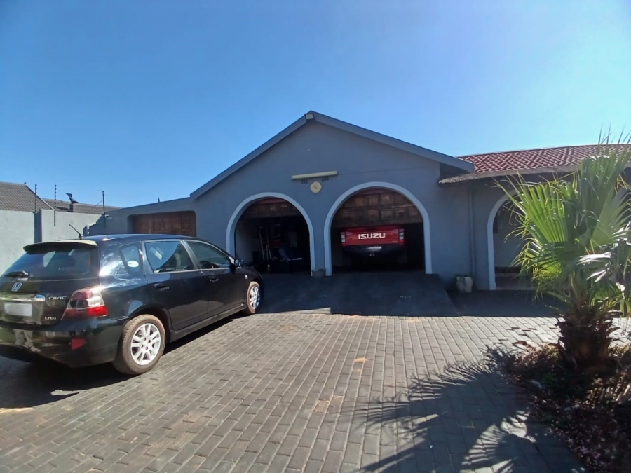 3 Bedroom Property for Sale in Helikonpark Gauteng