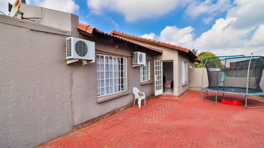 To Let 3 Bedroom Property for Rent in Elspark Gauteng