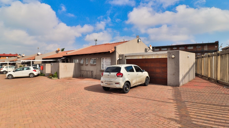 To Let 3 Bedroom Property for Rent in Elspark Gauteng
