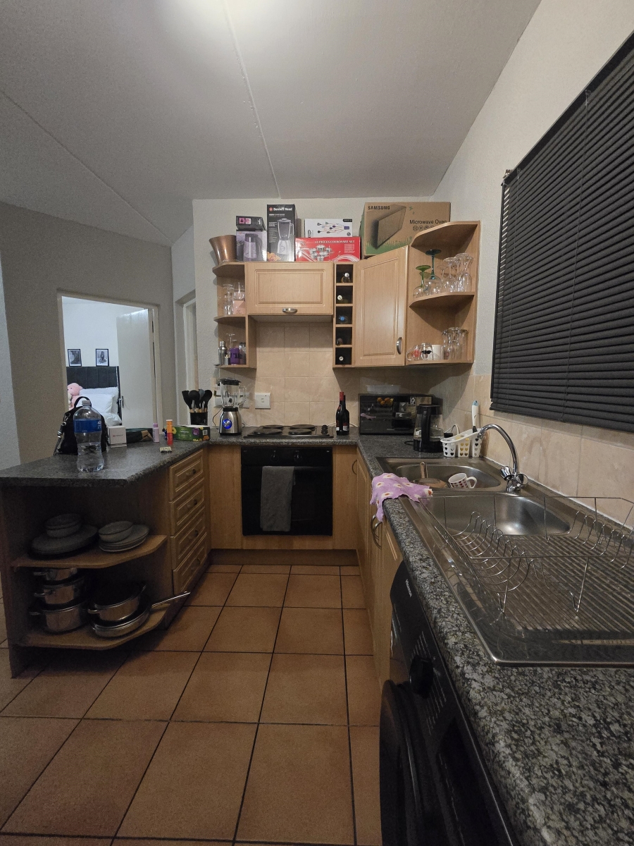 To Let 1 Bedroom Property for Rent in Halfway Gardens Gauteng