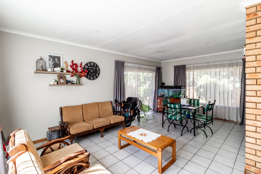 To Let 3 Bedroom Property for Rent in Waverley Gauteng
