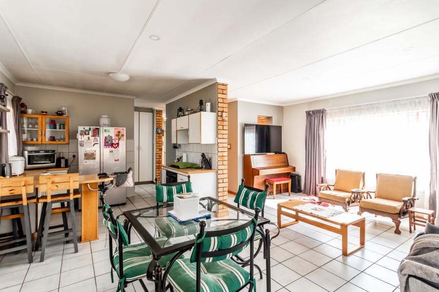 To Let 3 Bedroom Property for Rent in Waverley Gauteng