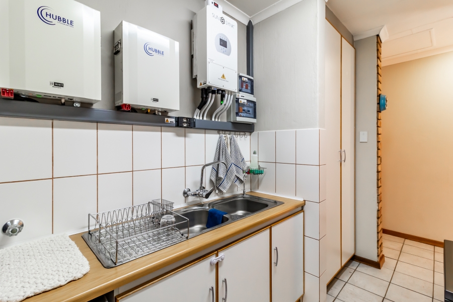 To Let 3 Bedroom Property for Rent in Waverley Gauteng