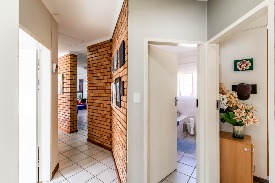 To Let 3 Bedroom Property for Rent in Waverley Gauteng