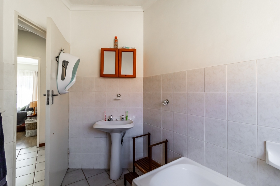 To Let 3 Bedroom Property for Rent in Waverley Gauteng
