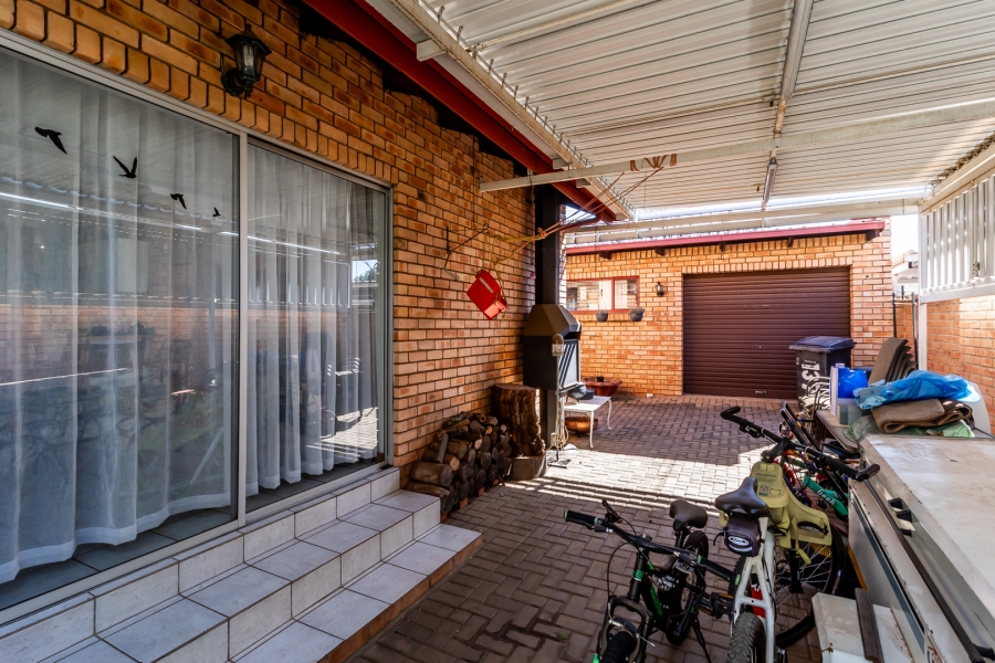 To Let 3 Bedroom Property for Rent in Waverley Gauteng