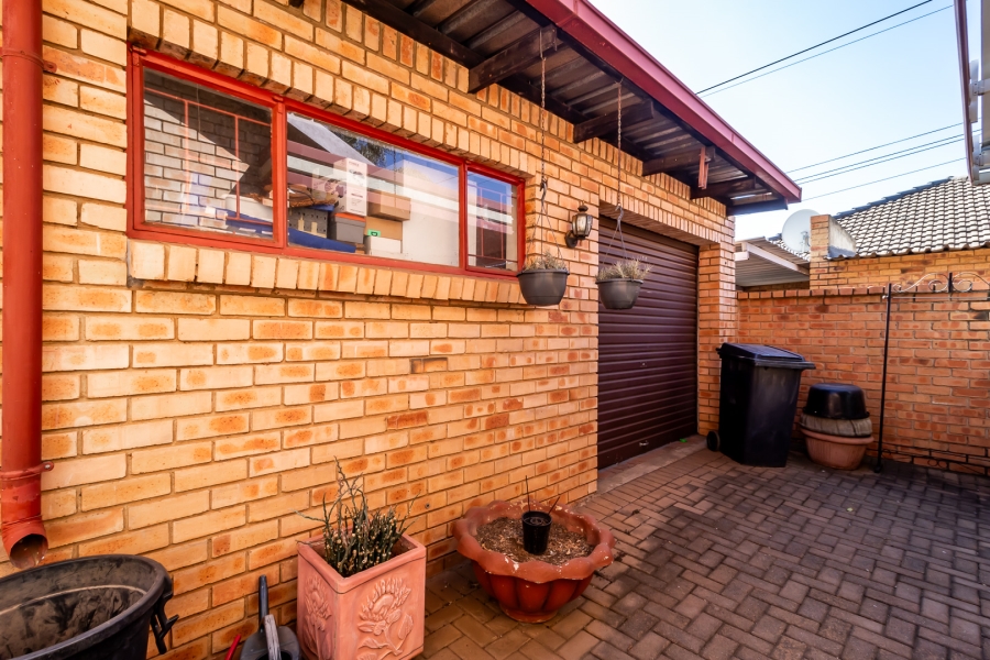 To Let 3 Bedroom Property for Rent in Waverley Gauteng