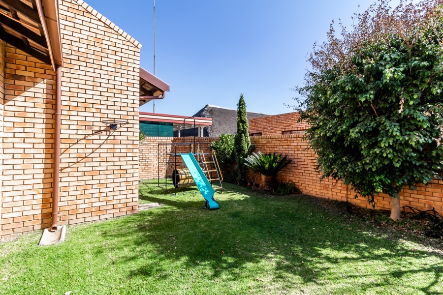 To Let 3 Bedroom Property for Rent in Waverley Gauteng