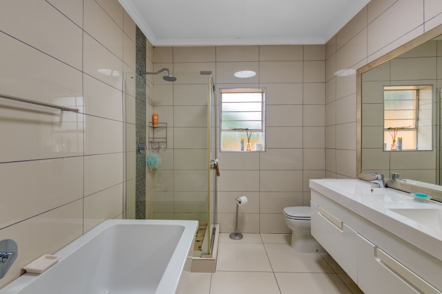 To Let 3 Bedroom Property for Rent in Parkmore Gauteng
