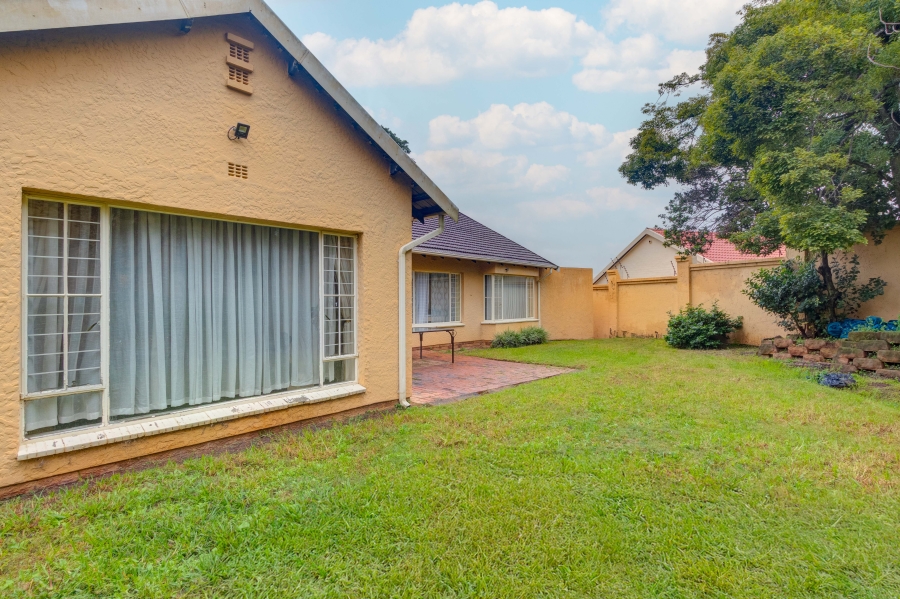 To Let 3 Bedroom Property for Rent in Parkmore Gauteng