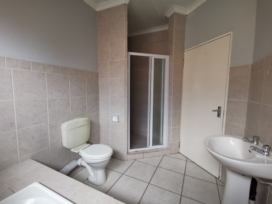 2 Bedroom Property for Sale in Mondeor Gauteng