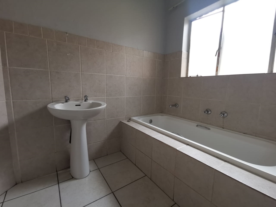 2 Bedroom Property for Sale in Mondeor Gauteng