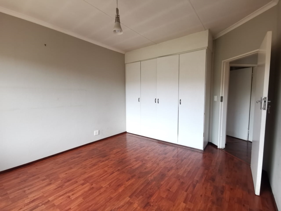 2 Bedroom Property for Sale in Mondeor Gauteng