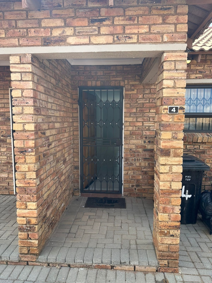 2 Bedroom Property for Sale in Groblerpark Gauteng