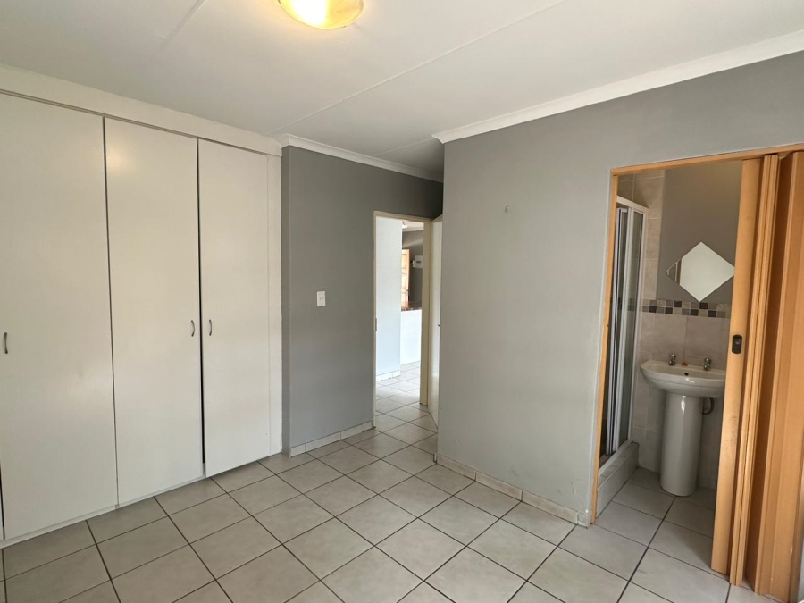 2 Bedroom Property for Sale in Groblerpark Gauteng