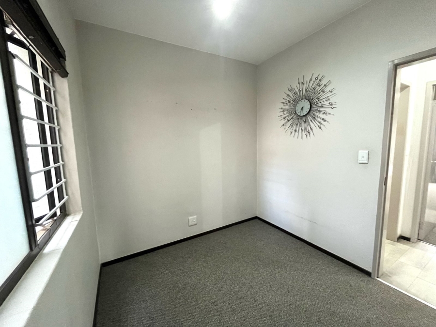To Let 2 Bedroom Property for Rent in Broadacres Gauteng