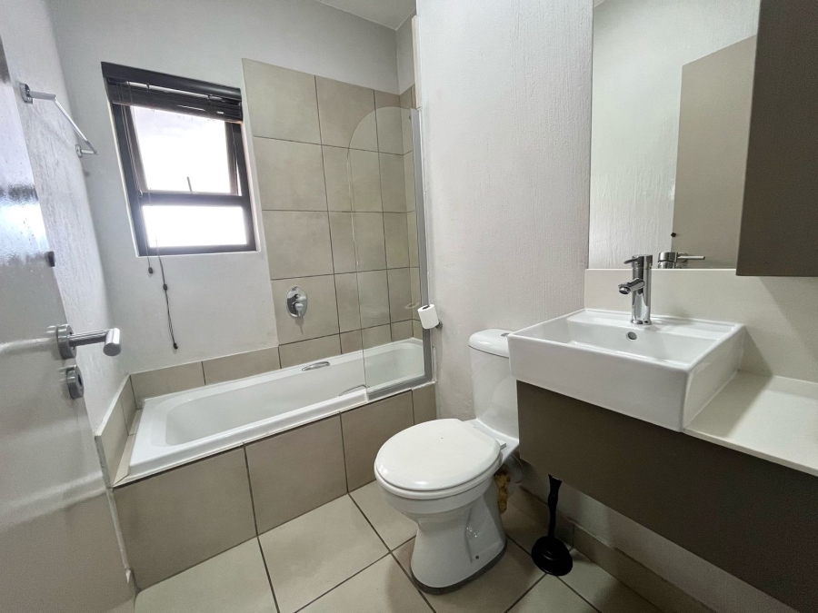 To Let 2 Bedroom Property for Rent in Broadacres Gauteng