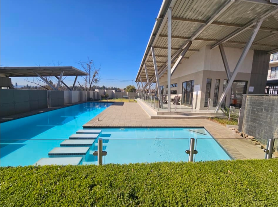 To Let 2 Bedroom Property for Rent in Broadacres Gauteng