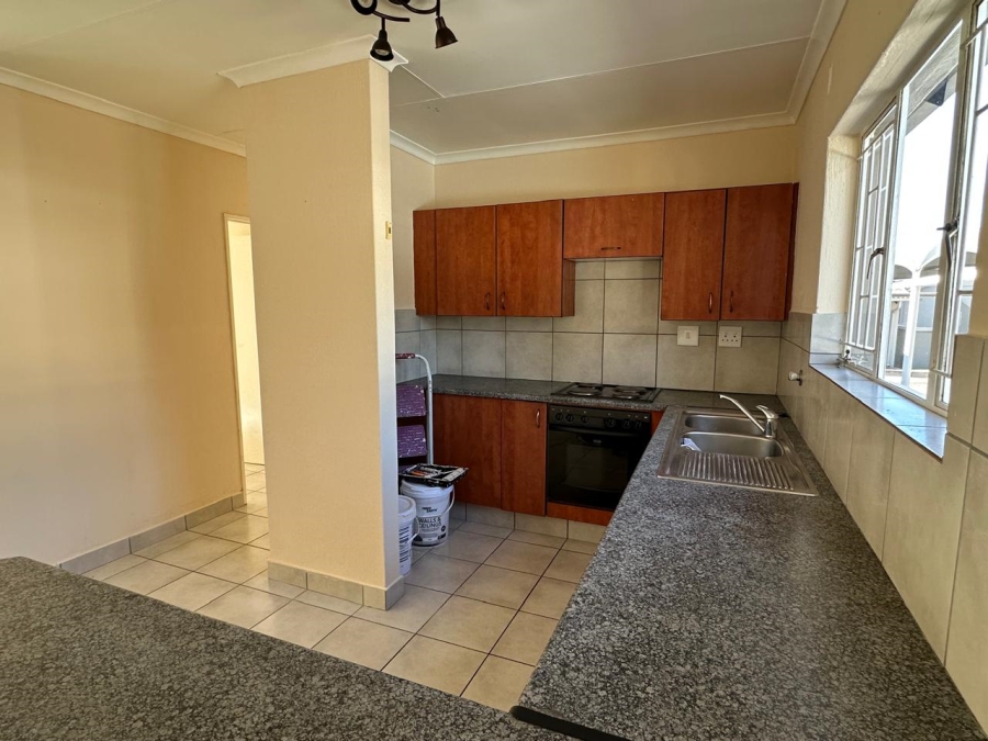 To Let 2 Bedroom Property for Rent in Greenstone Hill Gauteng