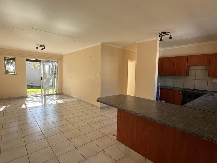 To Let 2 Bedroom Property for Rent in Greenstone Hill Gauteng