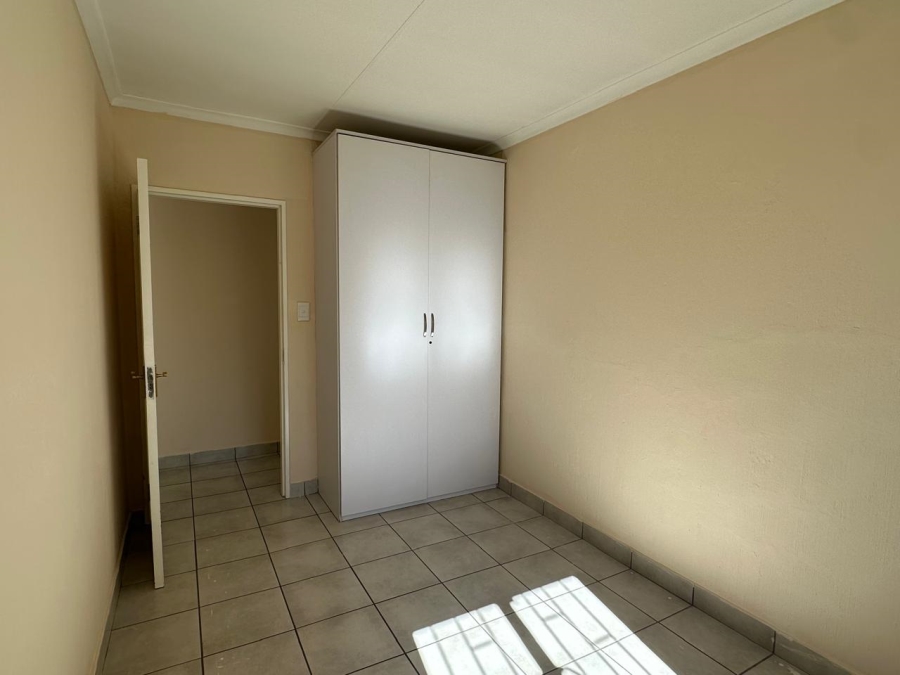 To Let 2 Bedroom Property for Rent in Greenstone Hill Gauteng