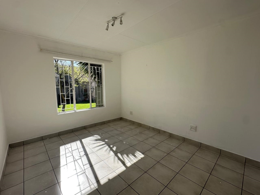 To Let 2 Bedroom Property for Rent in Greenstone Hill Gauteng