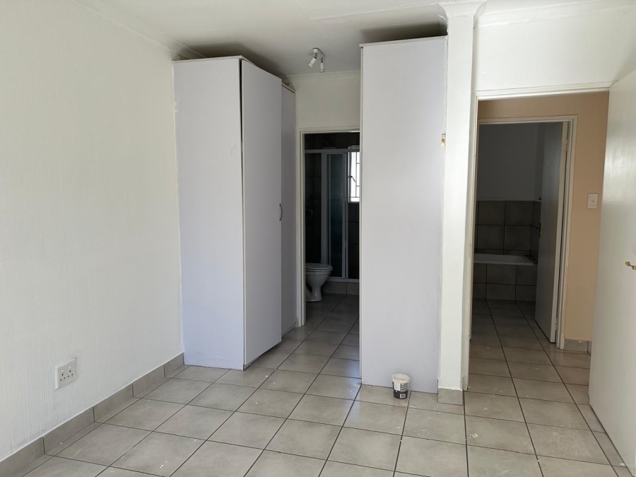 To Let 2 Bedroom Property for Rent in Greenstone Hill Gauteng