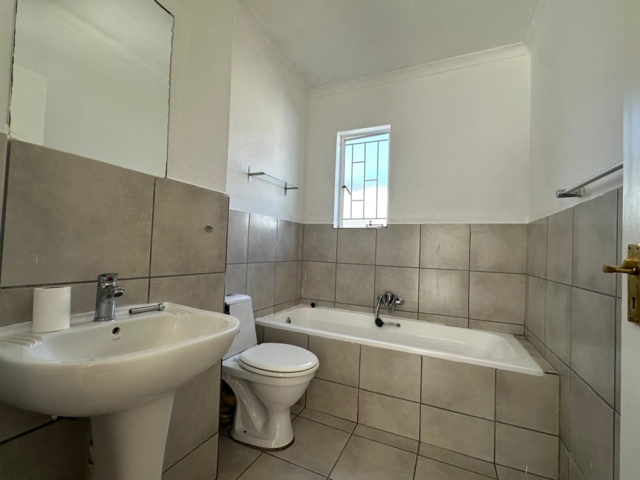 To Let 2 Bedroom Property for Rent in Greenstone Hill Gauteng