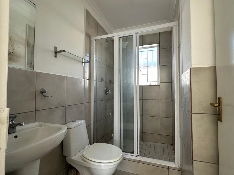 To Let 2 Bedroom Property for Rent in Greenstone Hill Gauteng
