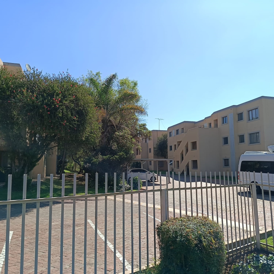 1 Bedroom Property for Sale in Weltevreden Park Gauteng