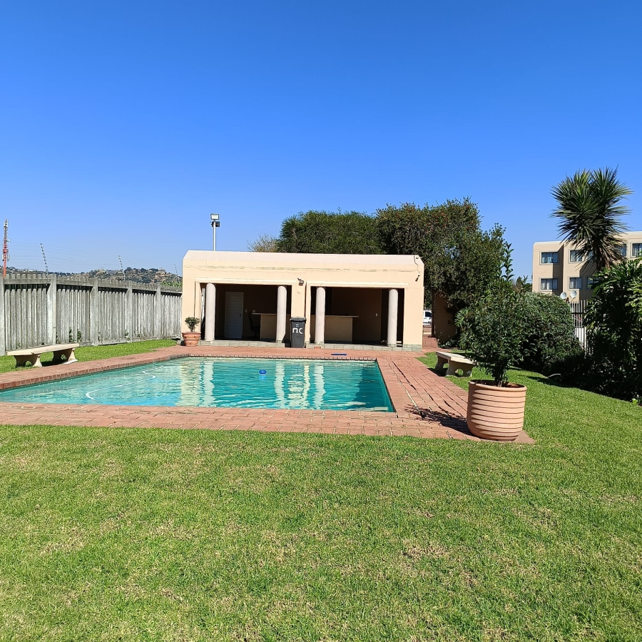 1 Bedroom Property for Sale in Weltevreden Park Gauteng