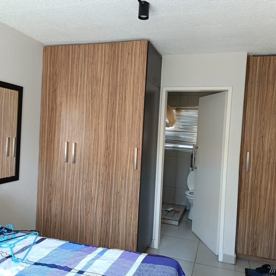 1 Bedroom Property for Sale in Weltevreden Park Gauteng