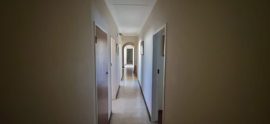 5 Bedroom Property for Sale in Kilner Park Gauteng