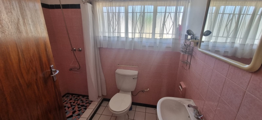 5 Bedroom Property for Sale in Kilner Park Gauteng