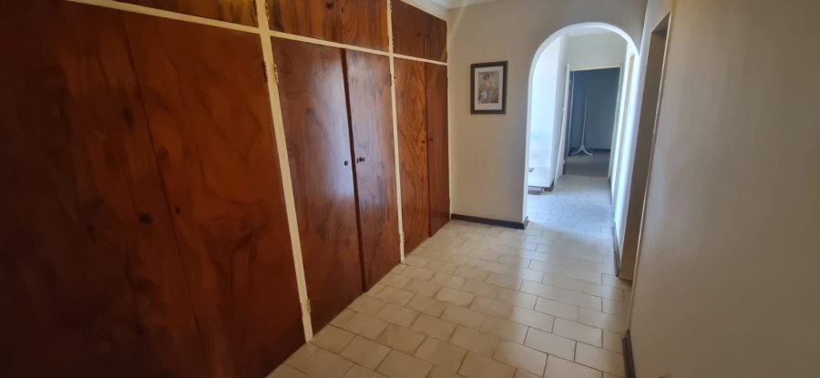 5 Bedroom Property for Sale in Kilner Park Gauteng